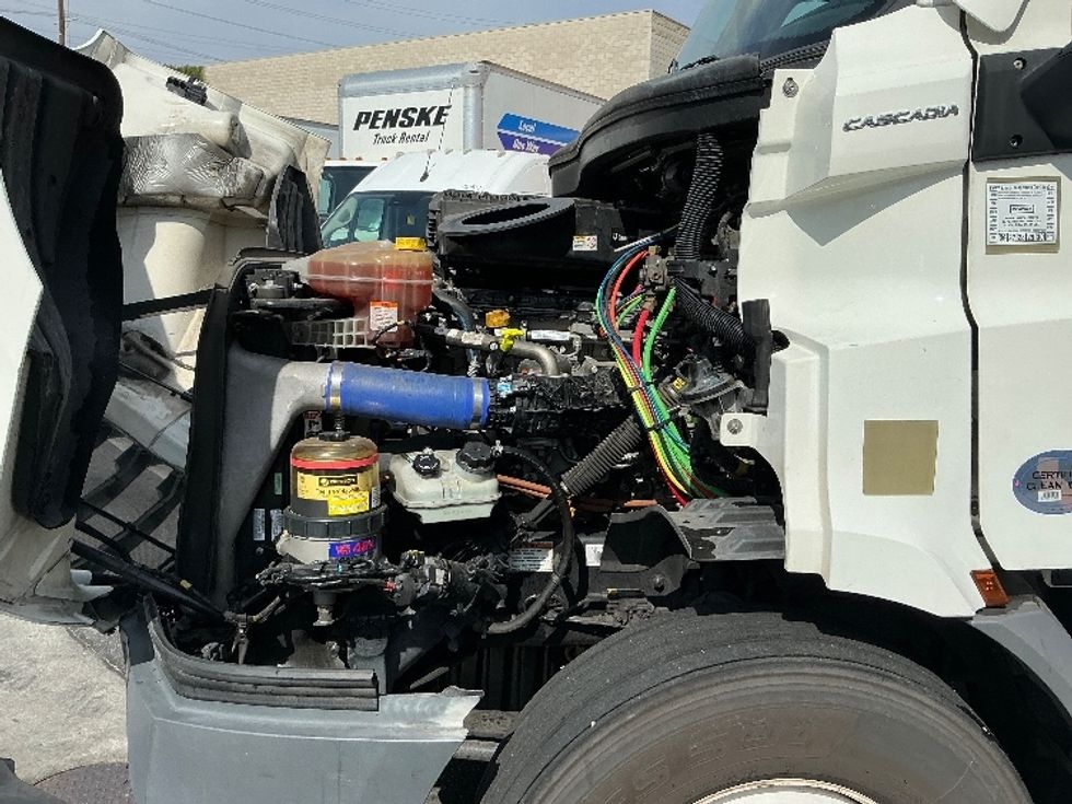 Day Cab Tractor-Heavy Duty Tractors-Freightliner-2023-T11642ST-Torrance-CA-107,691\n\t\tmiles-$ 93,250 - Image 16