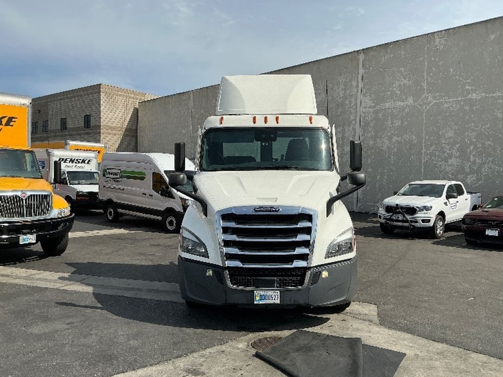 Day Cab Tractor-Heavy Duty Tractors-Freightliner-2023-T11642ST-Torrance-CA-107,691\n\t\tmiles-$ 93,250 - Image 2