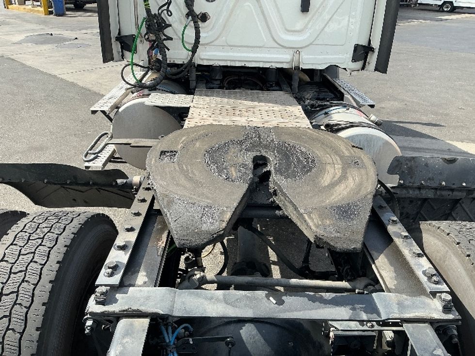 Day Cab Tractor-Heavy Duty Tractors-Freightliner-2023-T11642ST-Torrance-CA-107,691\n\t\tmiles-$ 93,250 - Image 6
