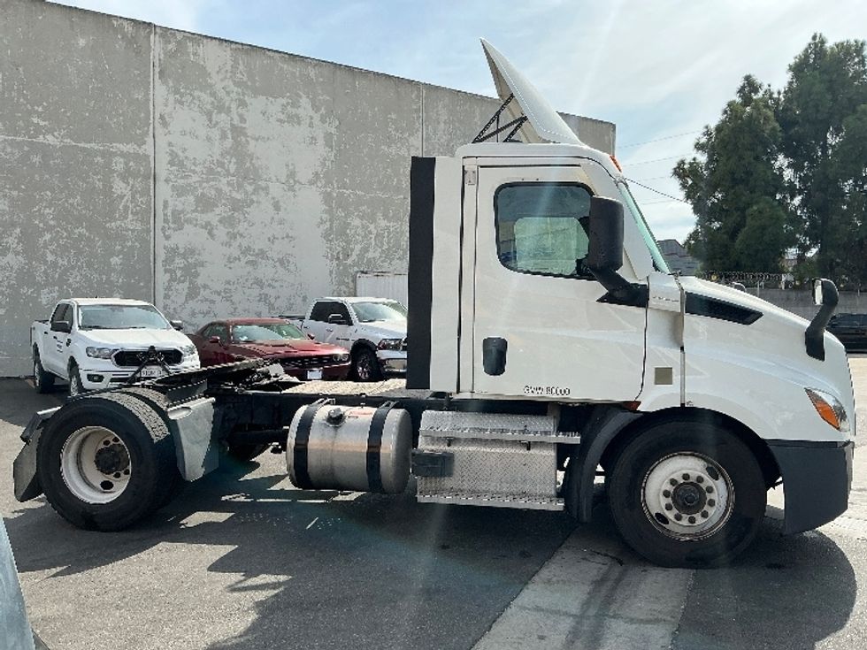 Day Cab Tractor-Heavy Duty Tractors-Freightliner-2023-T11642ST-Torrance-CA-107,691\n\t\tmiles-$ 93,250 - Image 8