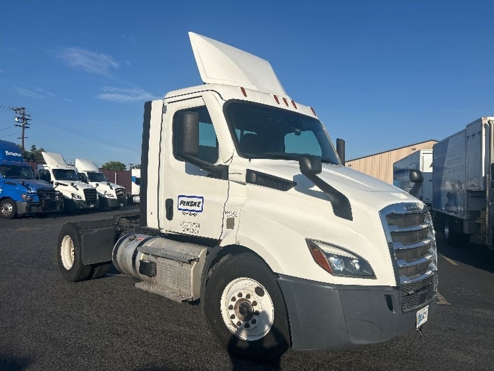 Day Cab Tractor-Heavy Duty Tractors-Freightliner-2023-T11642ST-Torrance-CA-138,381\n\t\tmiles-$ 90,750 - Image 1