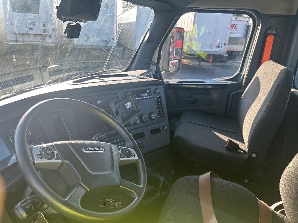 Day Cab Tractor-Heavy Duty Tractors-Freightliner-2023-T11642ST-Torrance-CA-138,381\n\t\tmiles-$ 90,750 - Image 10