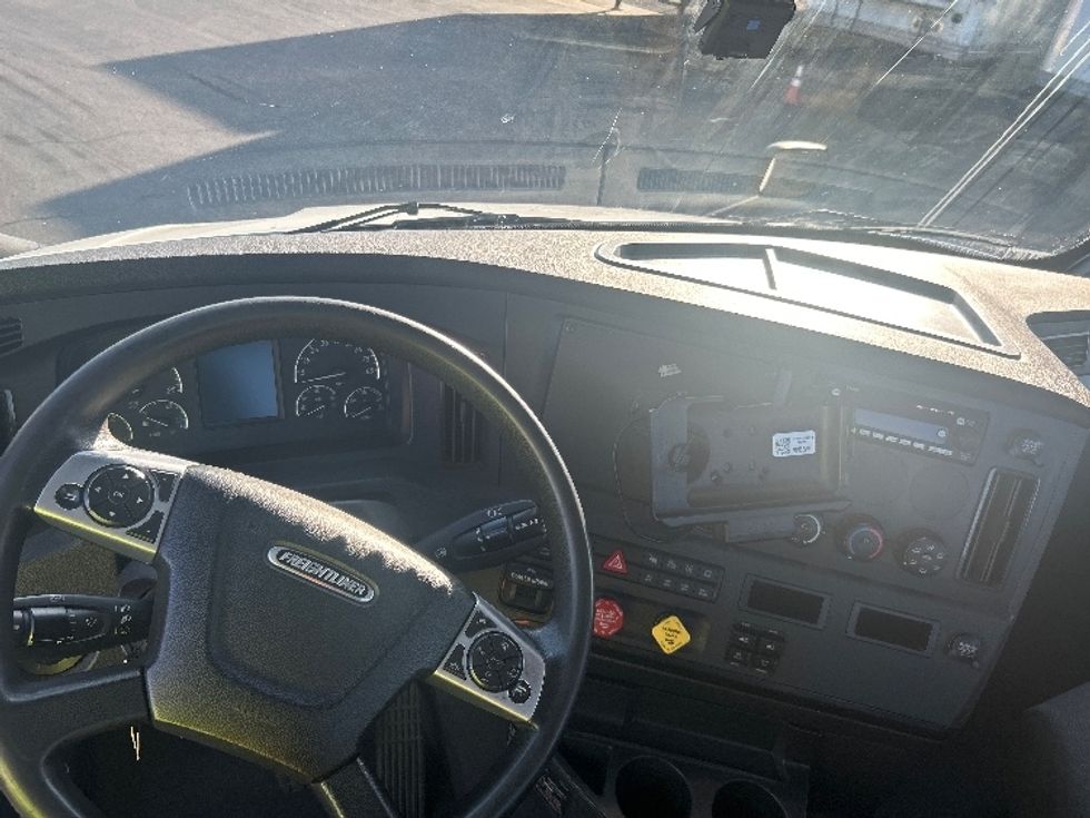 Day Cab Tractor-Heavy Duty Tractors-Freightliner-2023-T11642ST-Torrance-CA-138,381\n\t\tmiles-$ 90,750 - Image 11