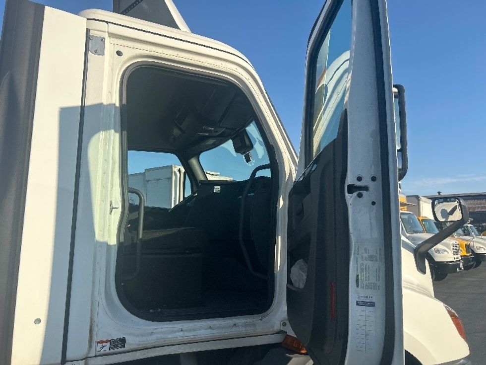 Day Cab Tractor-Heavy Duty Tractors-Freightliner-2023-T11642ST-Torrance-CA-138,381\n\t\tmiles-$ 90,750 - Image 12