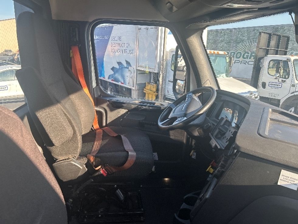 Day Cab Tractor-Heavy Duty Tractors-Freightliner-2023-T11642ST-Torrance-CA-138,381\n\t\tmiles-$ 90,750 - Image 14