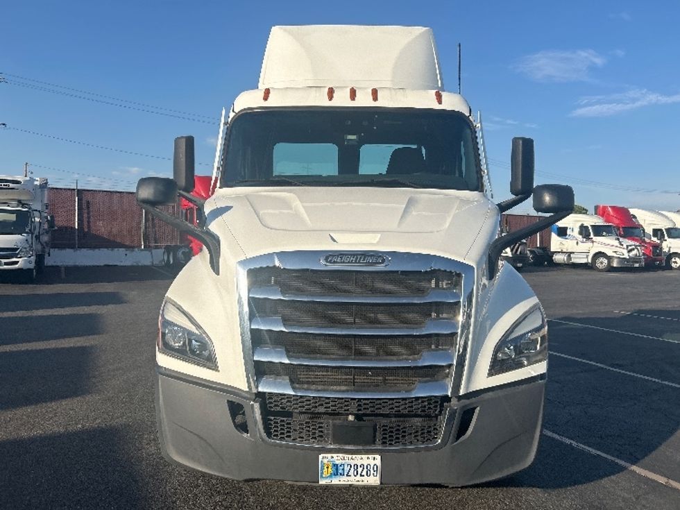 Day Cab Tractor-Heavy Duty Tractors-Freightliner-2023-T11642ST-Torrance-CA-138,381\n\t\tmiles-$ 90,750 - Image 2