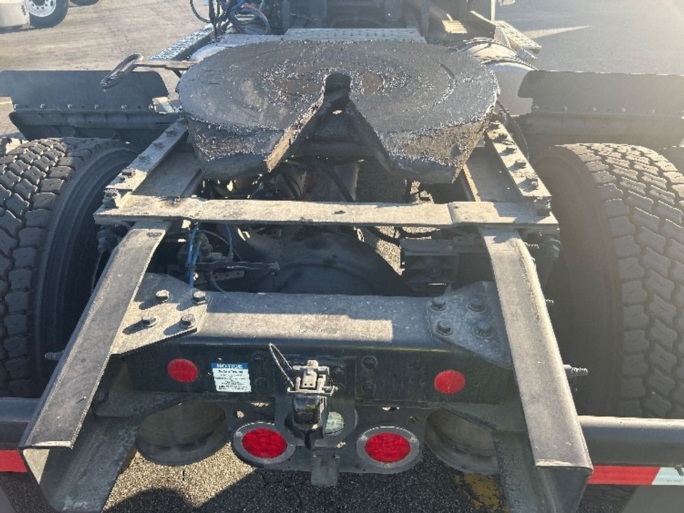 Day Cab Tractor-Heavy Duty Tractors-Freightliner-2023-T11642ST-Torrance-CA-138,381\n\t\tmiles-$ 90,750 - Image 6
