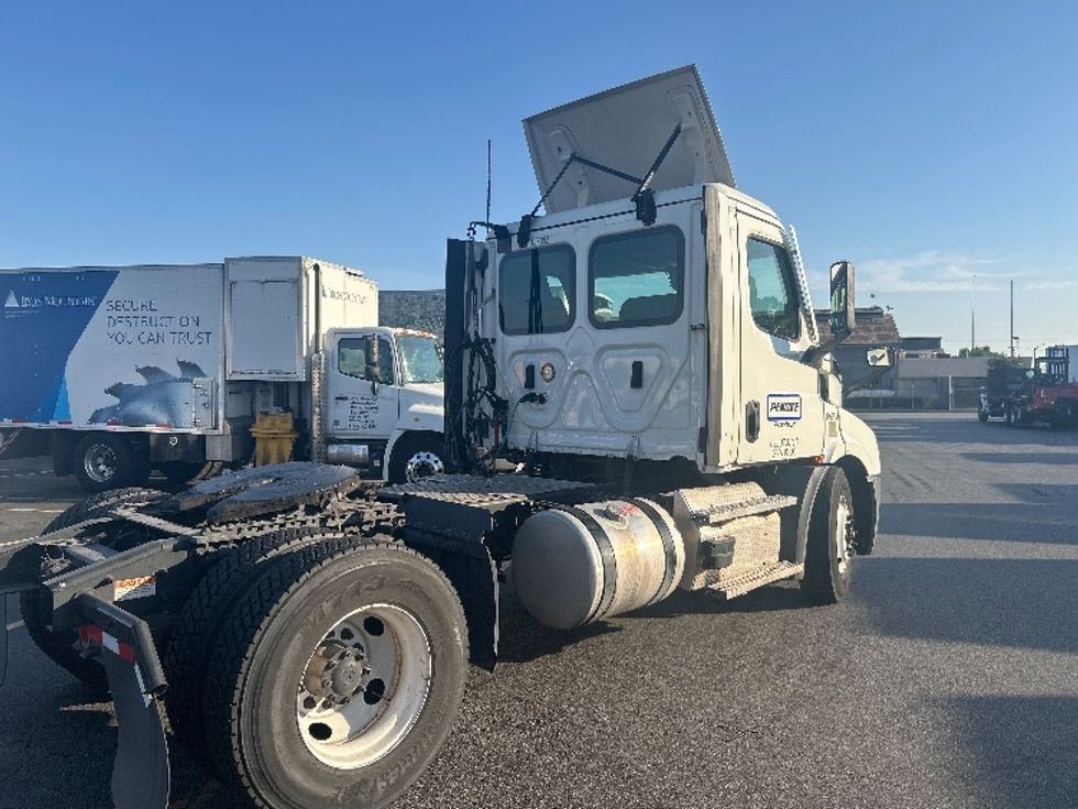 Day Cab Tractor-Heavy Duty Tractors-Freightliner-2023-T11642ST-Torrance-CA-138,381\n\t\tmiles-$ 90,750 - Image 7