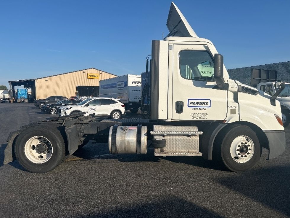 Day Cab Tractor-Heavy Duty Tractors-Freightliner-2023-T11642ST-Torrance-CA-138,381\n\t\tmiles-$ 90,750 - Image 8