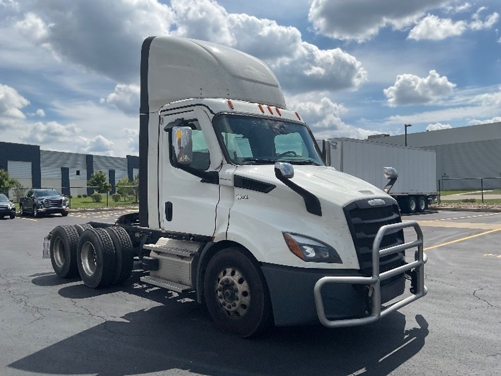 Day Cab Tractor-Heavy Duty Tractors-Freightliner-2023-T11664ST-Akron-OH-523,196\n\t\tmiles-$ 50,500 - Image 1