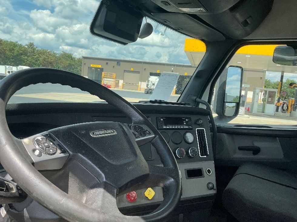 Day Cab Tractor-Heavy Duty Tractors-Freightliner-2023-T11664ST-Akron-OH-523,196\n\t\tmiles-$ 50,500 - Image 10