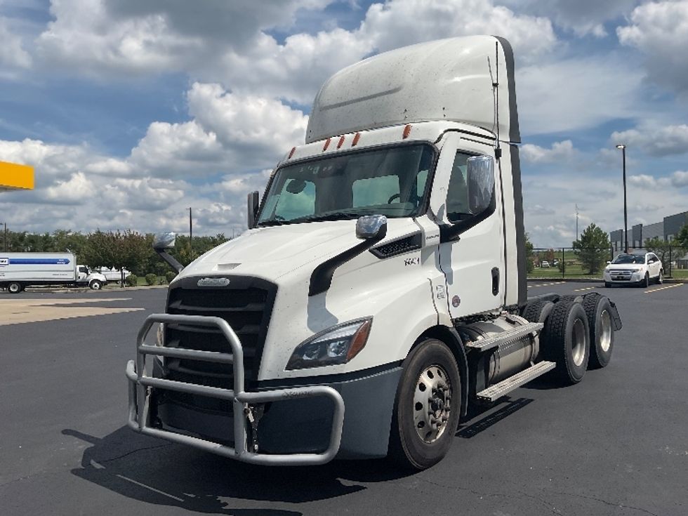 Day Cab Tractor-Heavy Duty Tractors-Freightliner-2023-T11664ST-Akron-OH-523,196\n\t\tmiles-$ 50,500 - Image 3