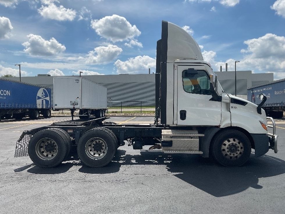 Day Cab Tractor-Heavy Duty Tractors-Freightliner-2023-T11664ST-Akron-OH-523,196\n\t\tmiles-$ 50,500 - Image 8