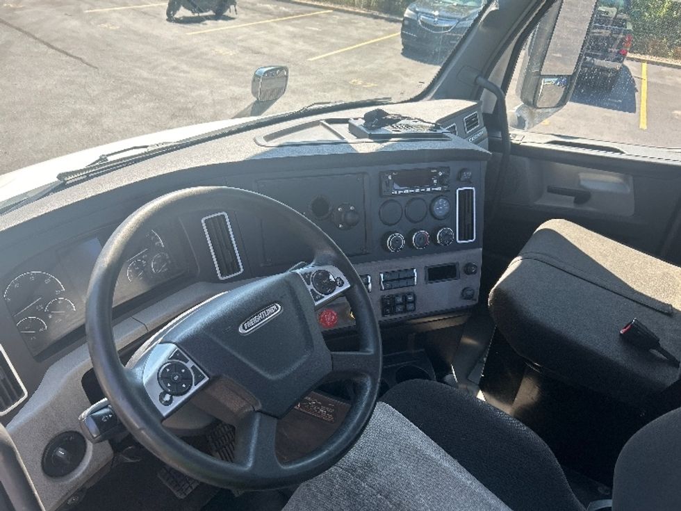 Day Cab Tractor-Heavy Duty Tractors-Freightliner-2023-T11664ST-Indianapolis-IN-774,162\n\t\tmiles-$ 32,500 - Image 10