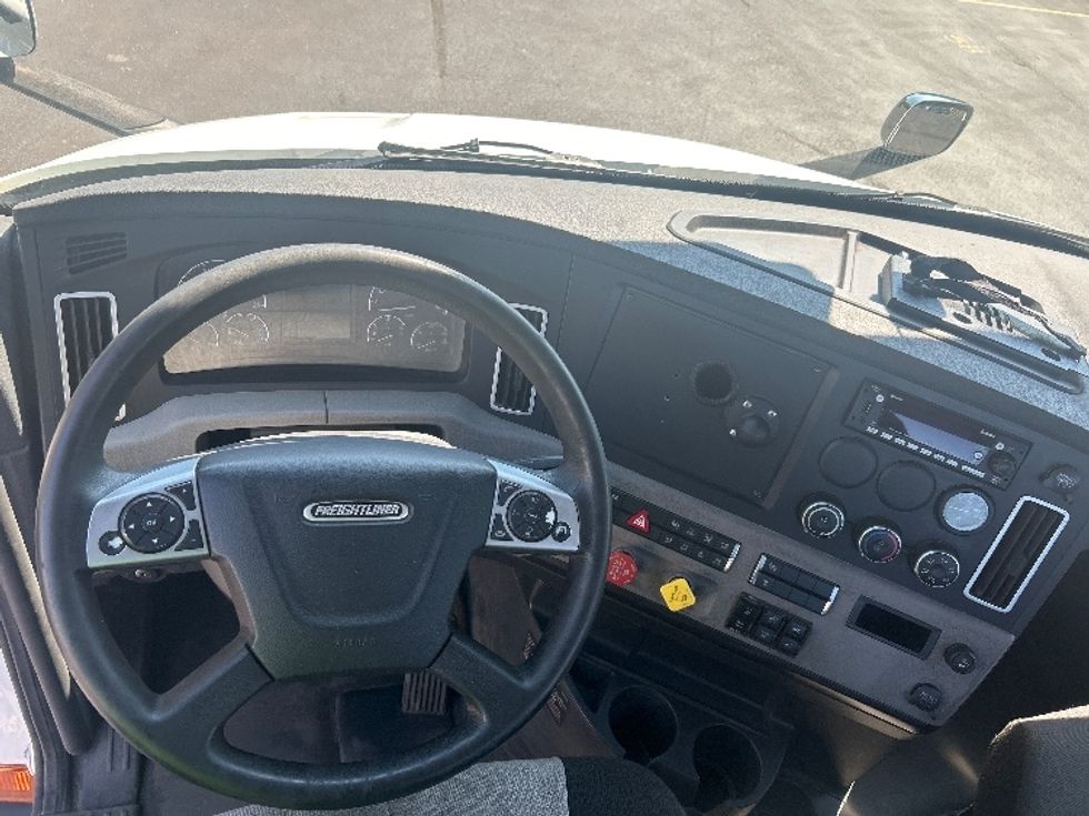 Day Cab Tractor-Heavy Duty Tractors-Freightliner-2023-T11664ST-Indianapolis-IN-774,162\n\t\tmiles-$ 32,500 - Image 11
