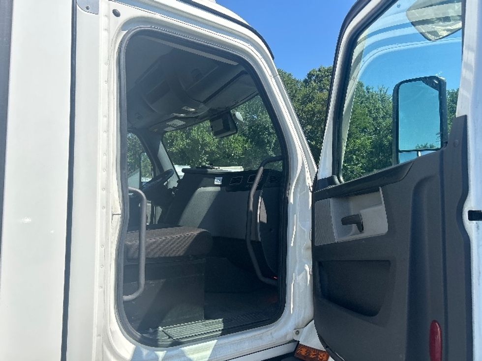 Day Cab Tractor-Heavy Duty Tractors-Freightliner-2023-T11664ST-Indianapolis-IN-774,162\n\t\tmiles-$ 32,500 - Image 12