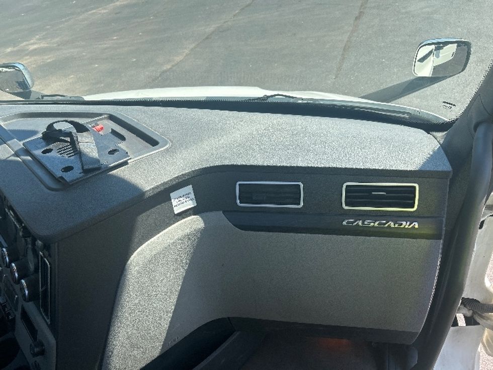 Day Cab Tractor-Heavy Duty Tractors-Freightliner-2023-T11664ST-Indianapolis-IN-774,162\n\t\tmiles-$ 32,500 - Image 13