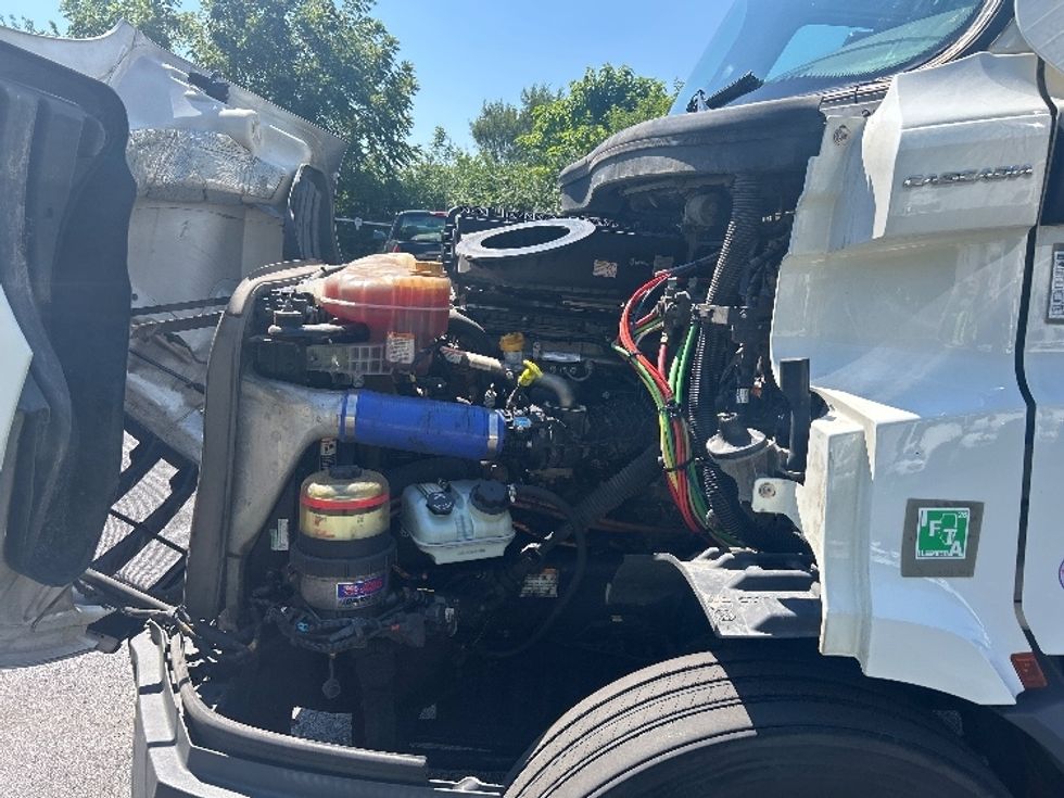 Day Cab Tractor-Heavy Duty Tractors-Freightliner-2023-T11664ST-Indianapolis-IN-774,162\n\t\tmiles-$ 32,500 - Image 16