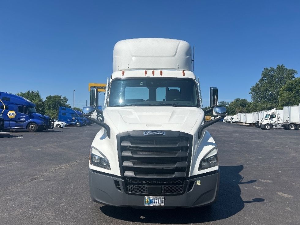 Day Cab Tractor-Heavy Duty Tractors-Freightliner-2023-T11664ST-Indianapolis-IN-774,162\n\t\tmiles-$ 32,500 - Image 2