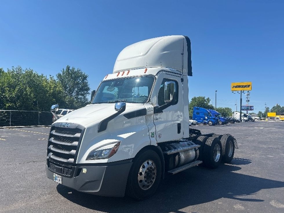 Day Cab Tractor-Heavy Duty Tractors-Freightliner-2023-T11664ST-Indianapolis-IN-774,162\n\t\tmiles-$ 32,500 - Image 3