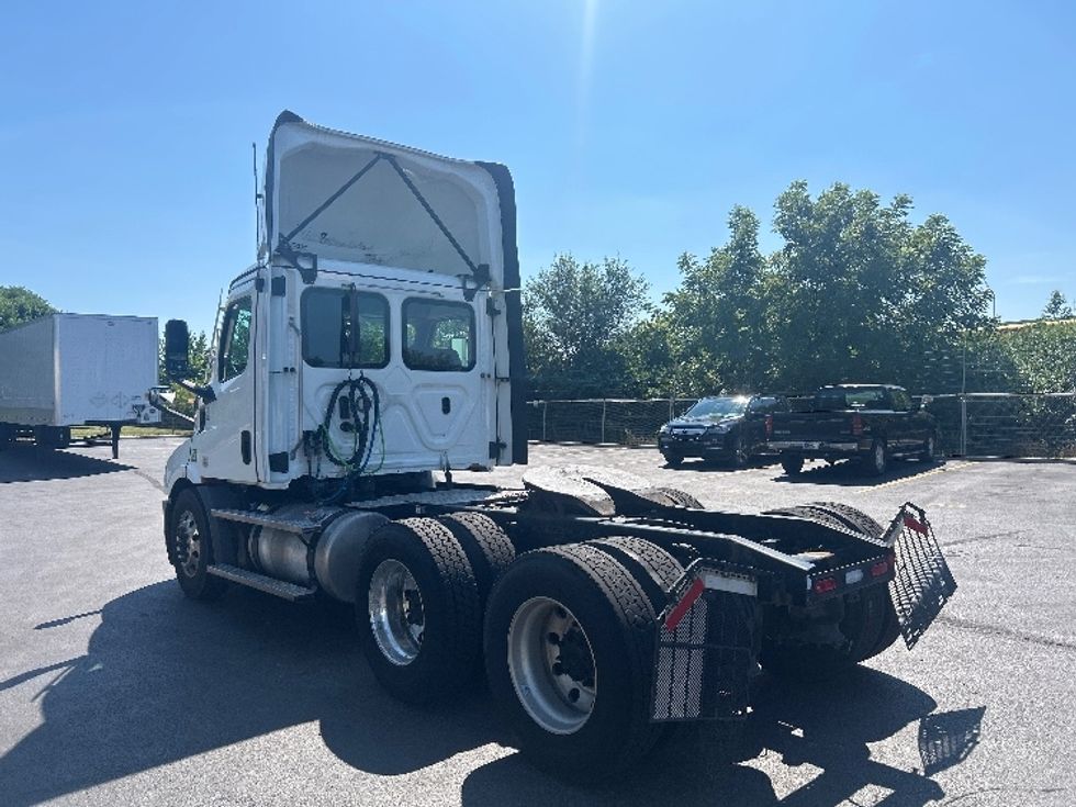 Day Cab Tractor-Heavy Duty Tractors-Freightliner-2023-T11664ST-Indianapolis-IN-774,162\n\t\tmiles-$ 32,500 - Image 5