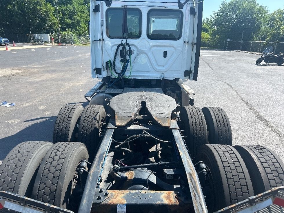 Day Cab Tractor-Heavy Duty Tractors-Freightliner-2023-T11664ST-Indianapolis-IN-774,162\n\t\tmiles-$ 32,500 - Image 6