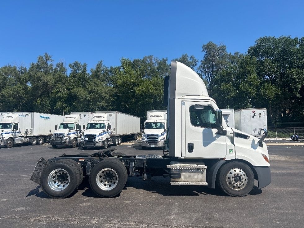 Day Cab Tractor-Heavy Duty Tractors-Freightliner-2023-T11664ST-Indianapolis-IN-774,162\n\t\tmiles-$ 32,500 - Image 8