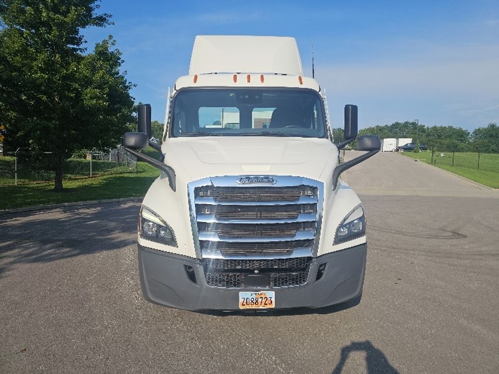 Day Cab Tractor-Heavy Duty Tractors-Freightliner-2023-T11664ST-Kansas City-MO-197,157\n\t\tmiles-$ 88,250 - Image 2
