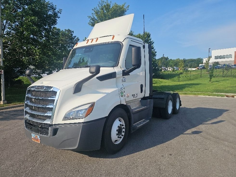 Day Cab Tractor-Heavy Duty Tractors-Freightliner-2023-T11664ST-Kansas City-MO-197,157\n\t\tmiles-$ 88,250 - Image 3