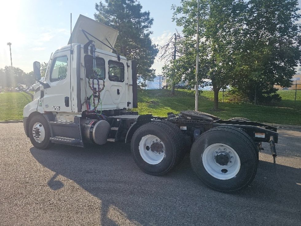 Day Cab Tractor-Heavy Duty Tractors-Freightliner-2023-T11664ST-Kansas City-MO-197,157\n\t\tmiles-$ 88,250 - Image 5