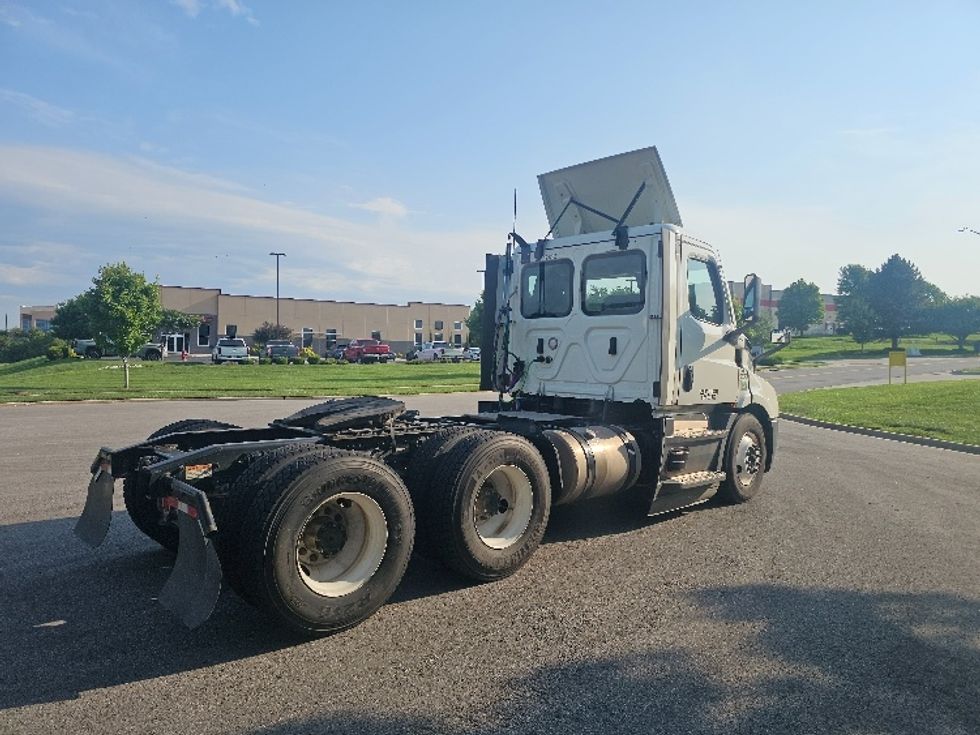 Day Cab Tractor-Heavy Duty Tractors-Freightliner-2023-T11664ST-Kansas City-MO-197,157\n\t\tmiles-$ 88,250 - Image 7