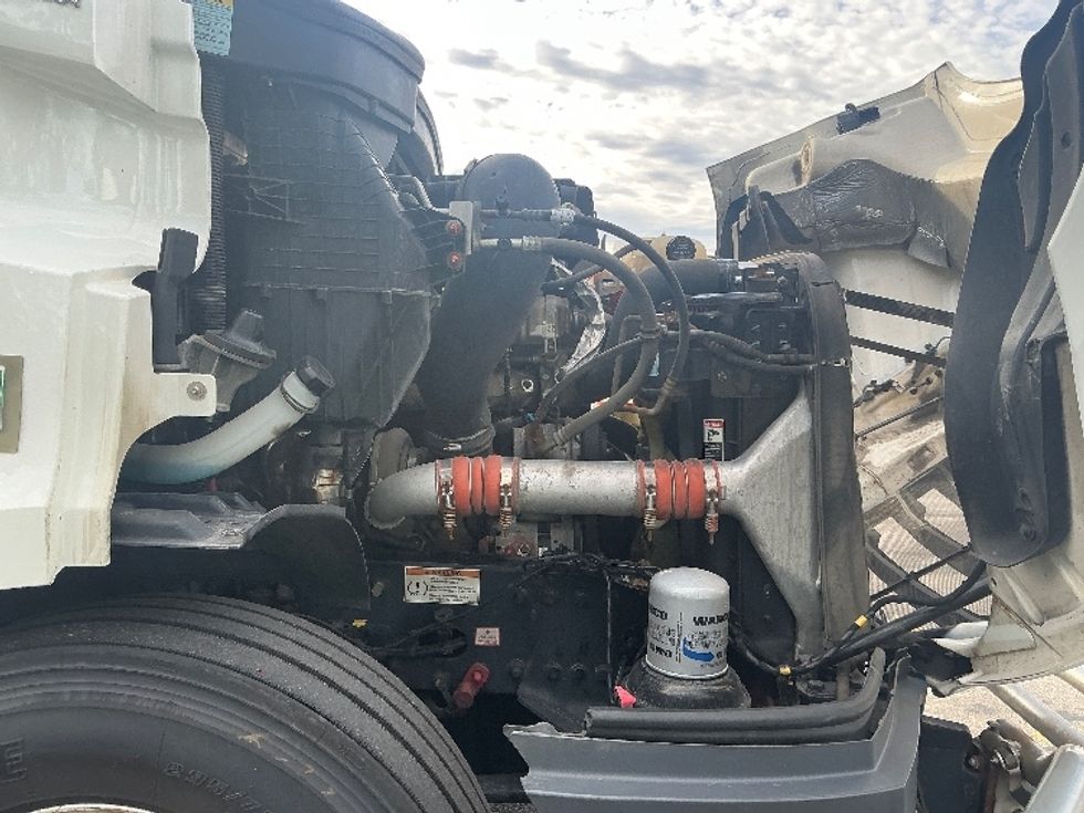 Day Cab Tractor-Heavy Duty Tractors-Freightliner-2023-T11664ST-Melrose Park-IL-697,484\n\t\tmiles-$ 35,500 - Image 15