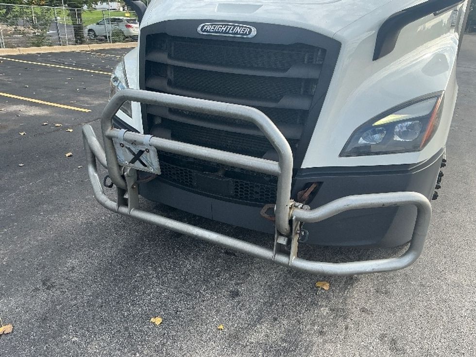 Day Cab Tractor-Heavy Duty Tractors-Freightliner-2023-T11664ST-Melrose Park-IL-697,484\n\t\tmiles-$ 35,500 - Image 17