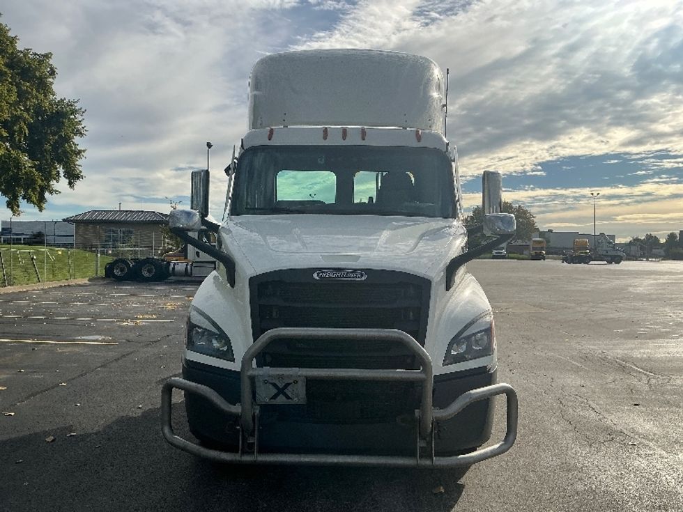 Day Cab Tractor-Heavy Duty Tractors-Freightliner-2023-T11664ST-Melrose Park-IL-697,484\n\t\tmiles-$ 35,500 - Image 2