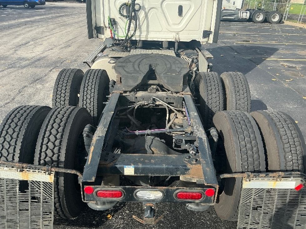 Day Cab Tractor-Heavy Duty Tractors-Freightliner-2023-T11664ST-Melrose Park-IL-697,484\n\t\tmiles-$ 35,500 - Image 6