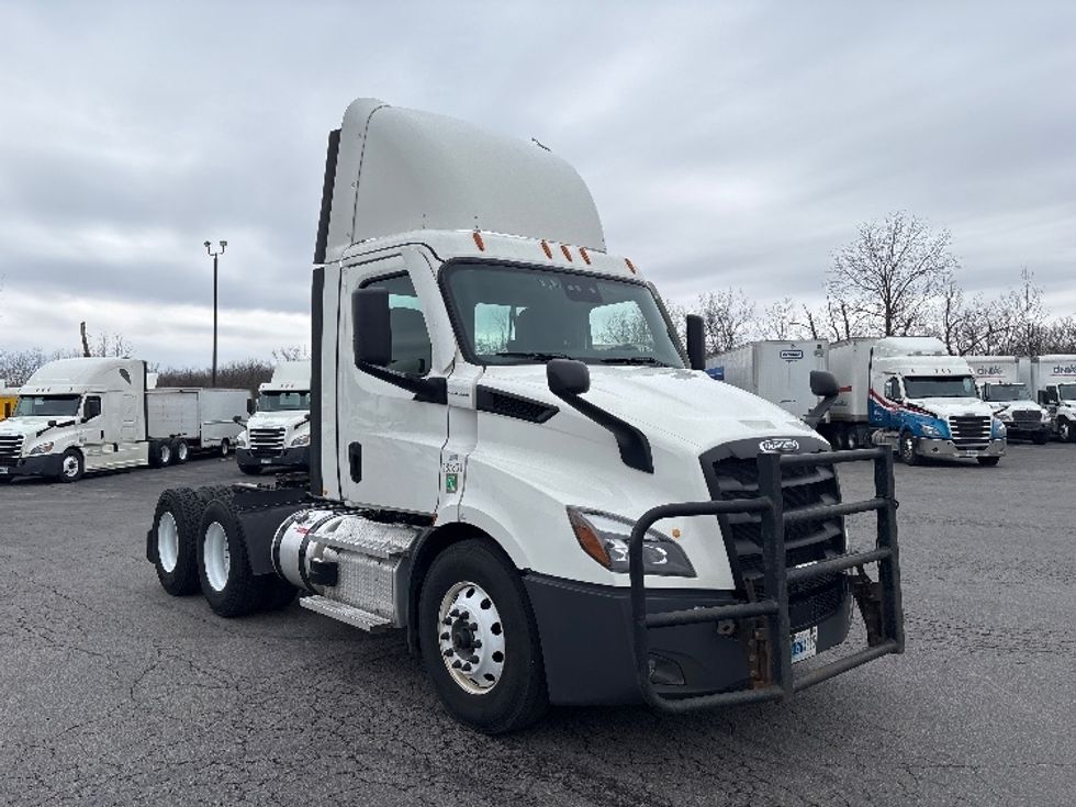 Day Cab Tractor-Heavy Duty Tractors-Freightliner-2023-T11664ST-Obetz-OH-289,589\n\t\tmiles-$ 70,750 - Image 1