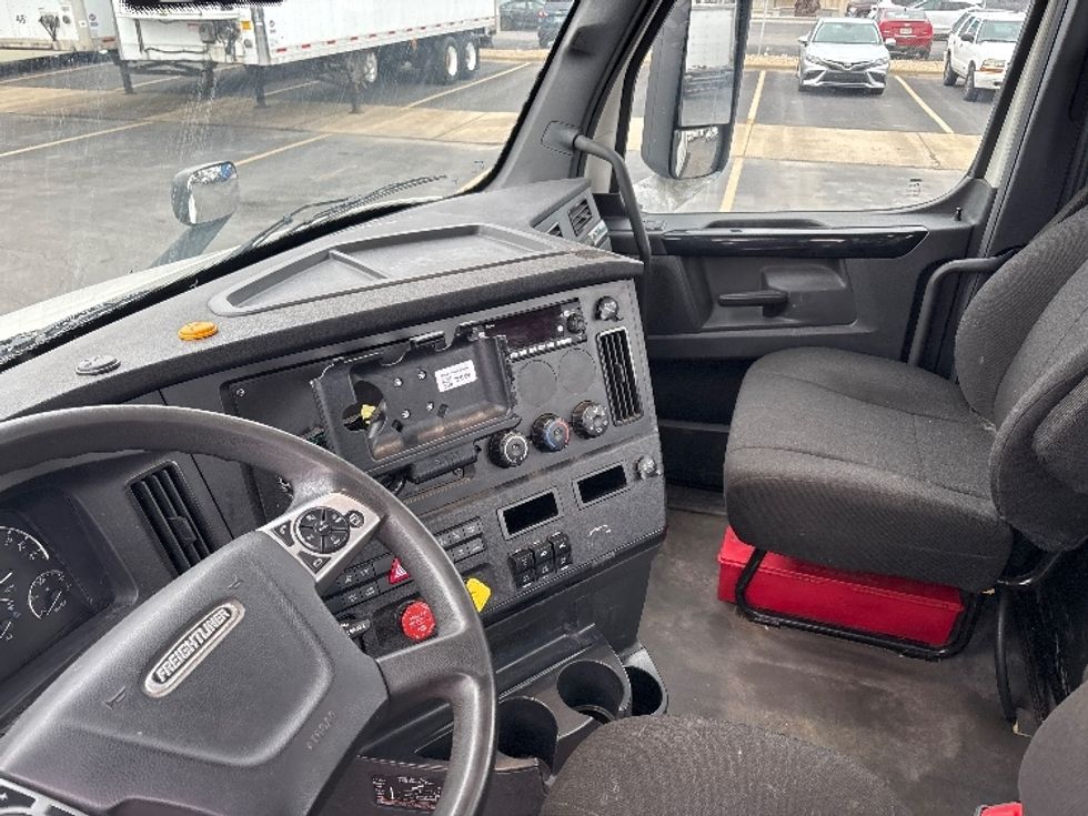 Day Cab Tractor-Heavy Duty Tractors-Freightliner-2023-T11664ST-Obetz-OH-289,589\n\t\tmiles-$ 70,750 - Image 10