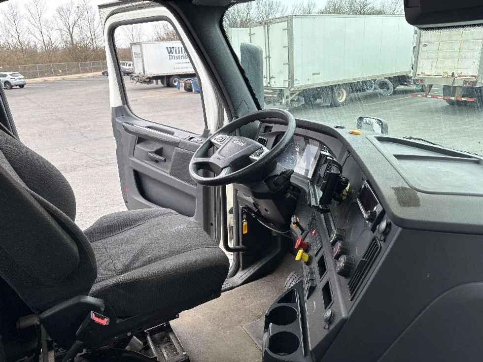Day Cab Tractor-Heavy Duty Tractors-Freightliner-2023-T11664ST-Obetz-OH-289,589\n\t\tmiles-$ 70,750 - Image 14