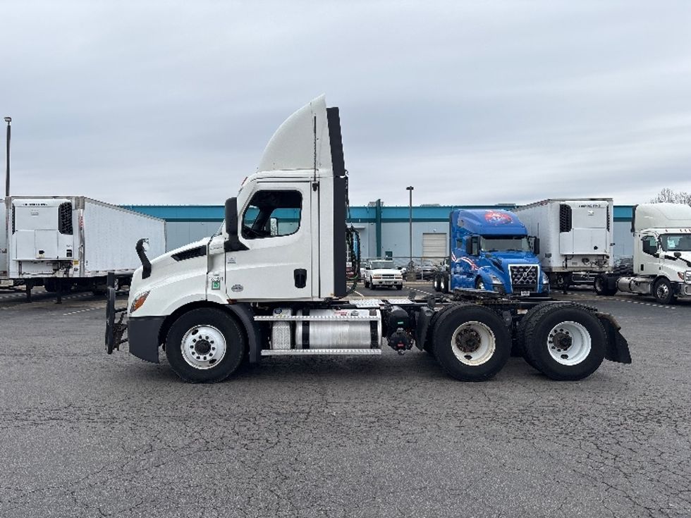 Day Cab Tractor-Heavy Duty Tractors-Freightliner-2023-T11664ST-Obetz-OH-289,589\n\t\tmiles-$ 70,750 - Image 4