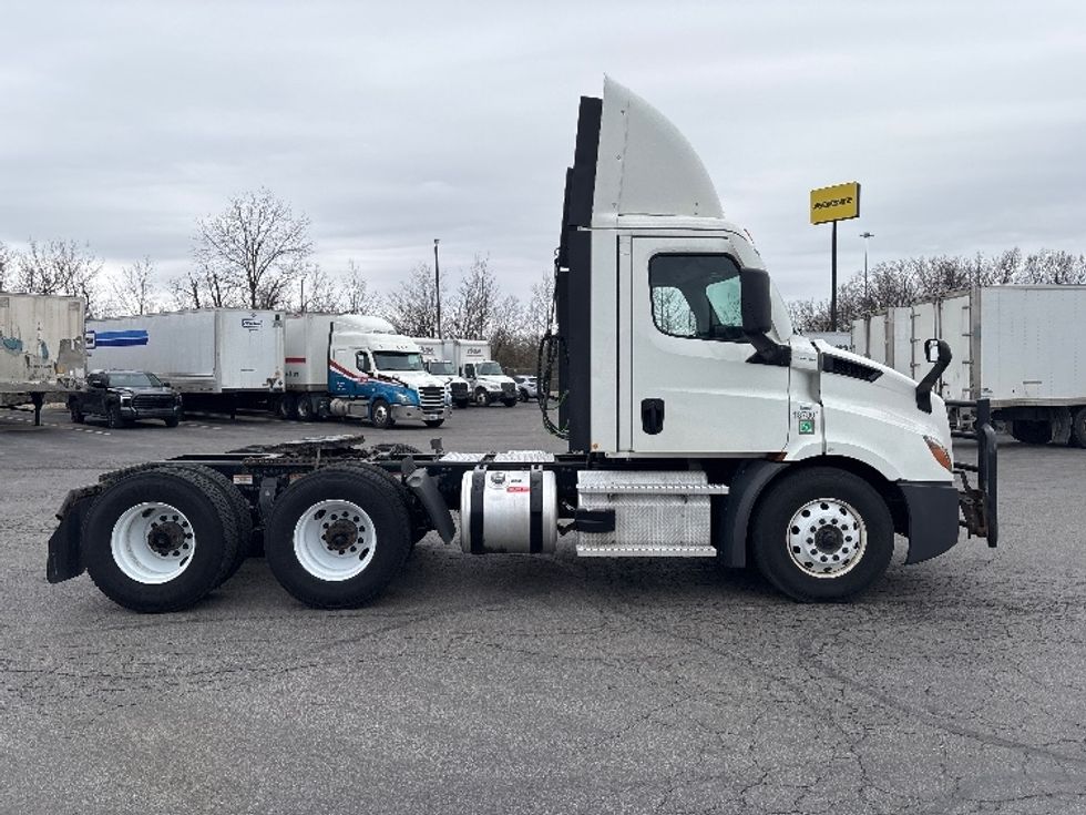 Day Cab Tractor-Heavy Duty Tractors-Freightliner-2023-T11664ST-Obetz-OH-289,589\n\t\tmiles-$ 70,750 - Image 8