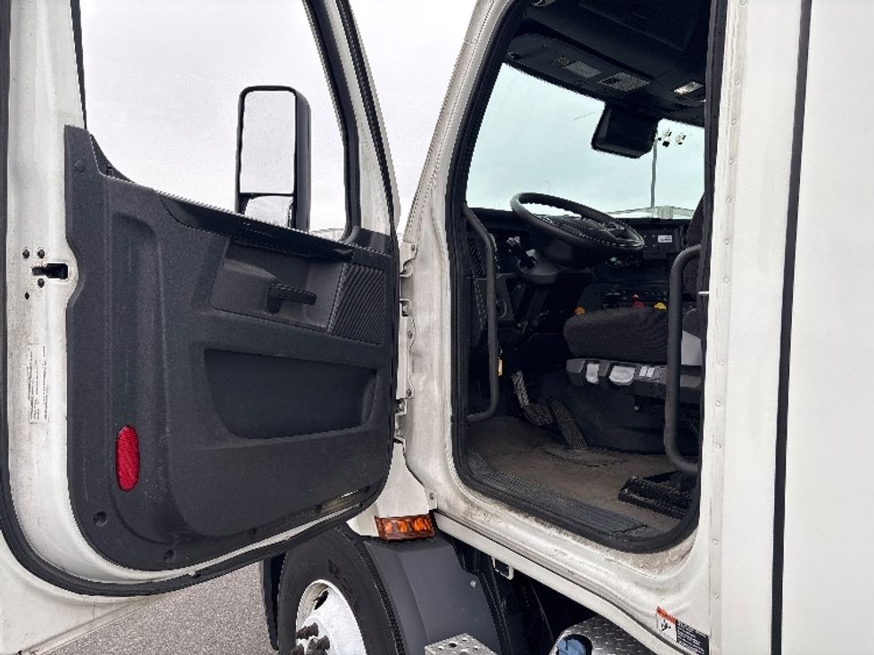 Day Cab Tractor-Heavy Duty Tractors-Freightliner-2023-T11664ST-Obetz-OH-289,589\n\t\tmiles-$ 70,750 - Image 9