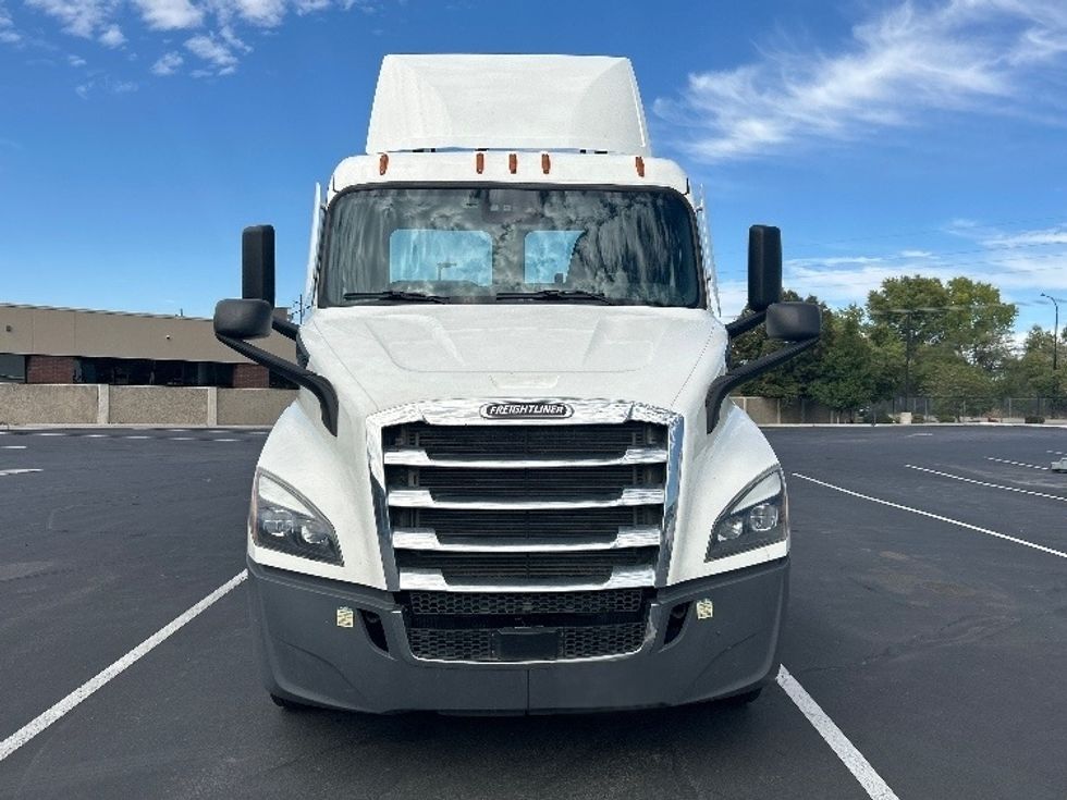 Day Cab Tractor-Heavy Duty Tractors-Freightliner-2023-T11664ST-Ogden-UT-227,104\n\t\tmiles-$ 89,750 - Image 2