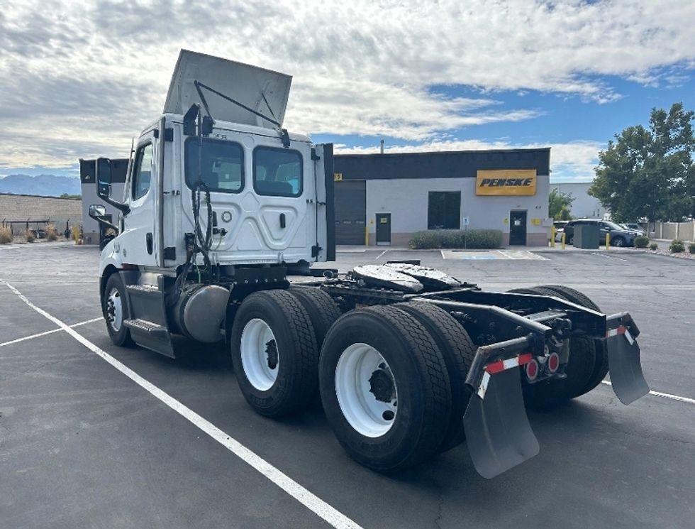 Day Cab Tractor-Heavy Duty Tractors-Freightliner-2023-T11664ST-Ogden-UT-227,104\n\t\tmiles-$ 89,750 - Image 5