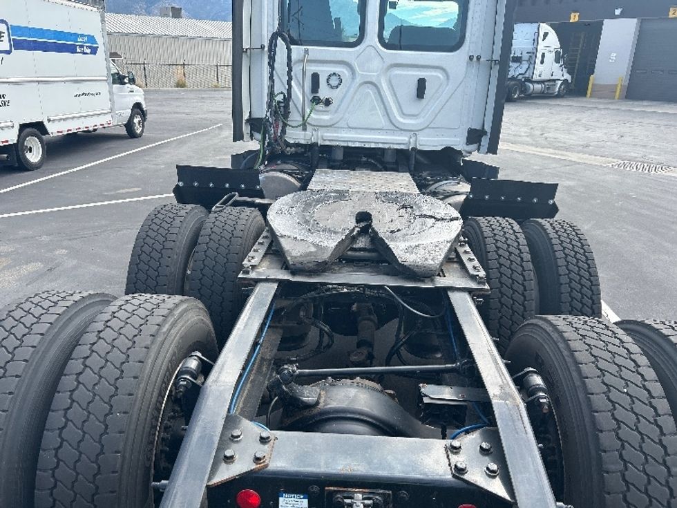 Day Cab Tractor-Heavy Duty Tractors-Freightliner-2023-T11664ST-Ogden-UT-227,104\n\t\tmiles-$ 89,750 - Image 6