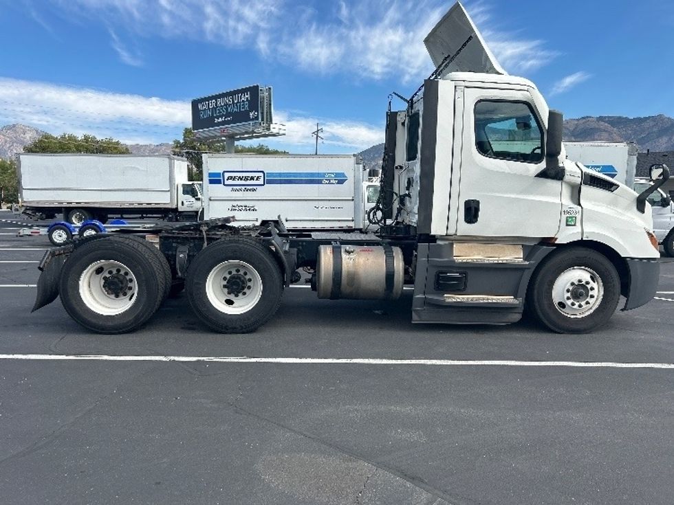 Day Cab Tractor-Heavy Duty Tractors-Freightliner-2023-T11664ST-Ogden-UT-227,104\n\t\tmiles-$ 89,750 - Image 8