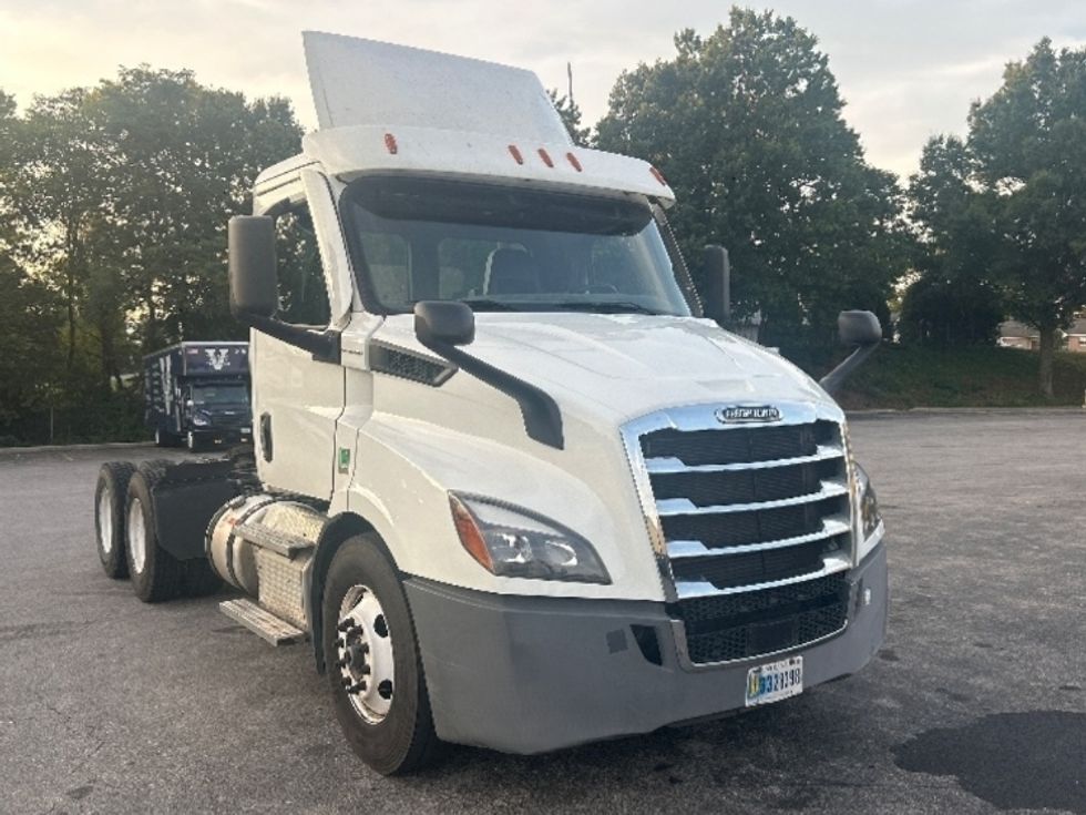 Day Cab Tractor-Heavy Duty Tractors-Freightliner-2023-T11664ST-Salem-VA-497,242\n\t\tmiles-$ 57,500 - Image 1