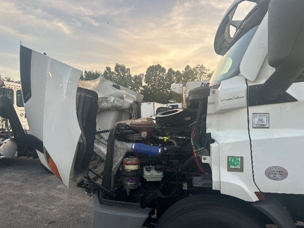 Day Cab Tractor-Heavy Duty Tractors-Freightliner-2023-T11664ST-Salem-VA-497,242\n\t\tmiles-$ 57,500 - Image 16