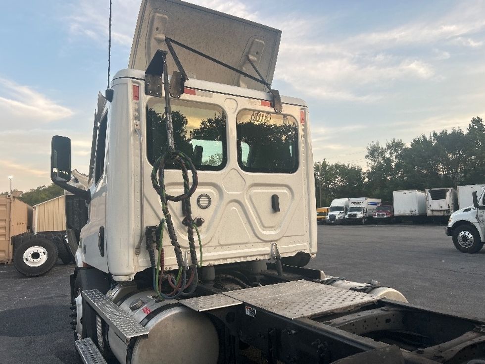 Day Cab Tractor-Heavy Duty Tractors-Freightliner-2023-T11664ST-Salem-VA-497,242\n\t\tmiles-$ 57,500 - Image 17