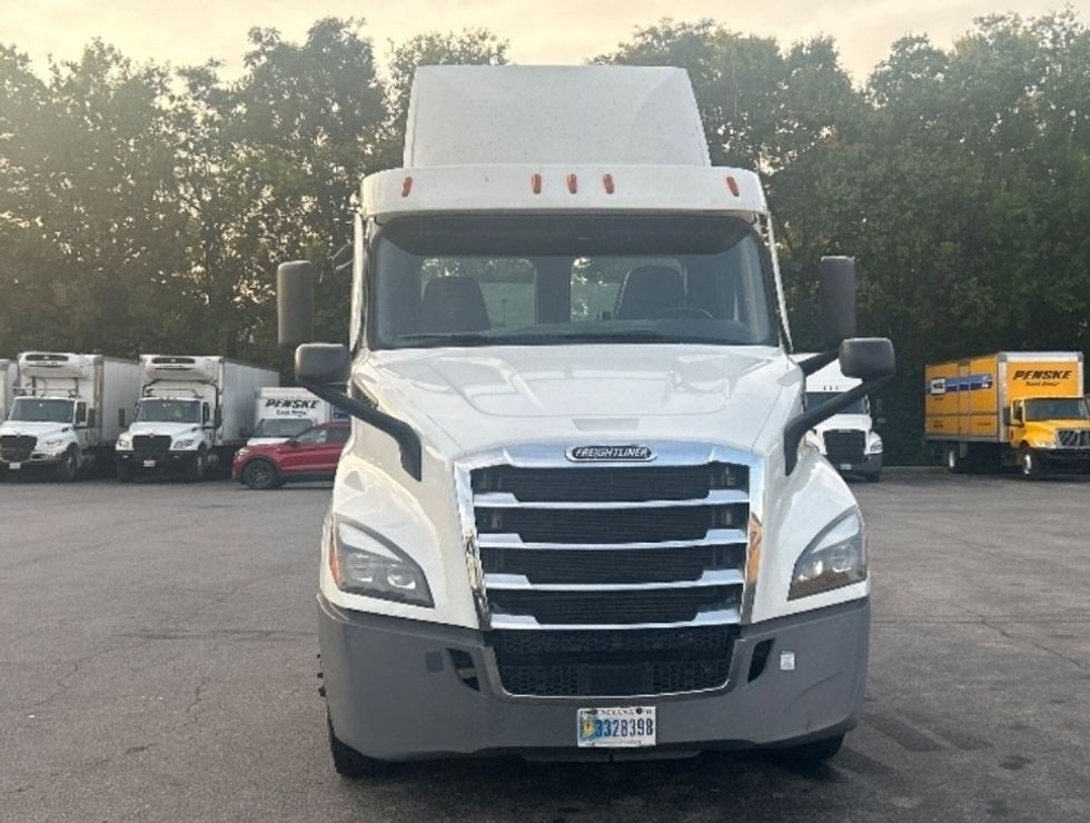 Day Cab Tractor-Heavy Duty Tractors-Freightliner-2023-T11664ST-Salem-VA-497,242\n\t\tmiles-$ 57,500 - Image 2