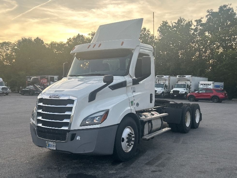 Day Cab Tractor-Heavy Duty Tractors-Freightliner-2023-T11664ST-Salem-VA-497,242\n\t\tmiles-$ 57,500 - Image 3